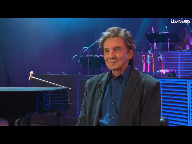⁣'They were the loudest audience’: Barry Manilow on his British ‘Fanilows’ | ITV News