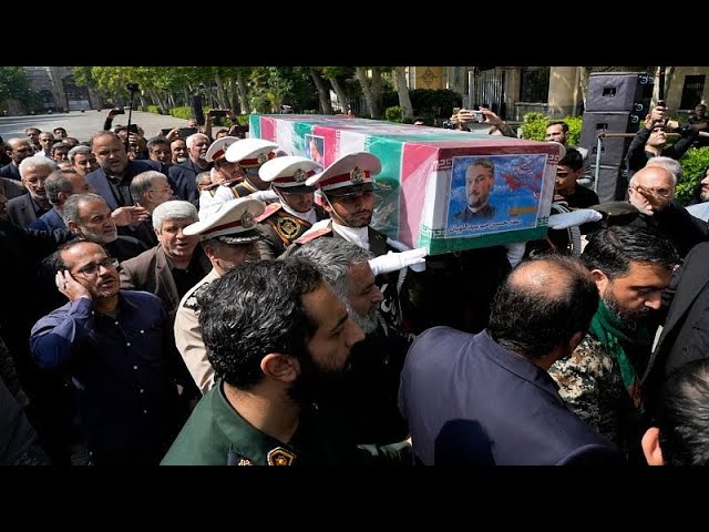 ⁣NO COMMENT: Ebrahim Raïssi a été inhumé dans sa ville natale de Machhad