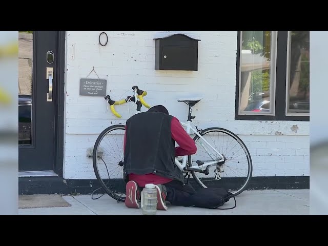 ⁣Denver neighbor stops unusual bike theft attempt