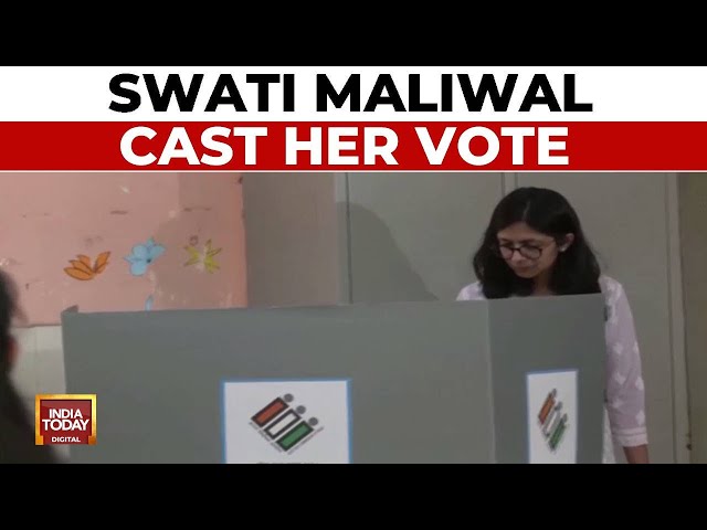 ⁣Swati Maliwal Casts Her Vote At Civil Lines Polling Booth | Lok Sabha Election Updates