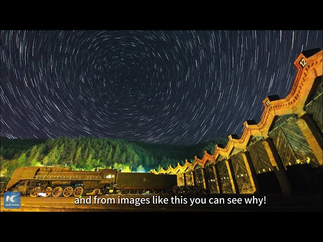 ⁣A starry night in a divine Chinese town
