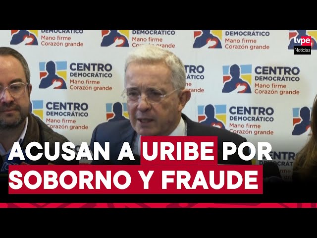 Fiscalía de Colombia acusa a expresidente Uribe de soborno y fraude