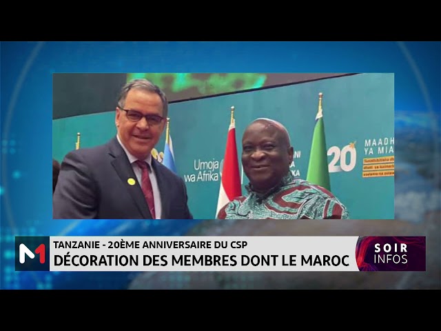 20ème anniversaire du CPS de l´UA : décoration des membres du Conseil, dont le Maroc