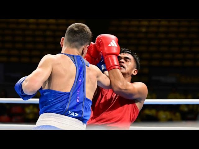 ⁣Казахстанский боксер одержал победу в поединке на соревнованиях в Бангкоке