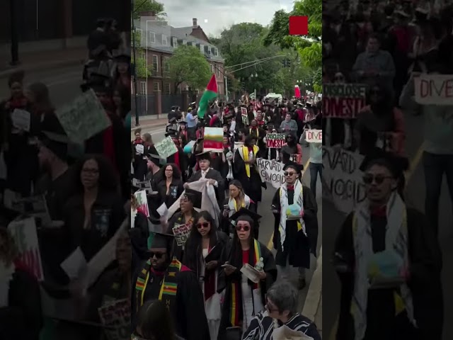 ⁣طلبة في جامعة هارفارد الأميركية يتضامنون مع فلسطين خلال حفل تخرجهم