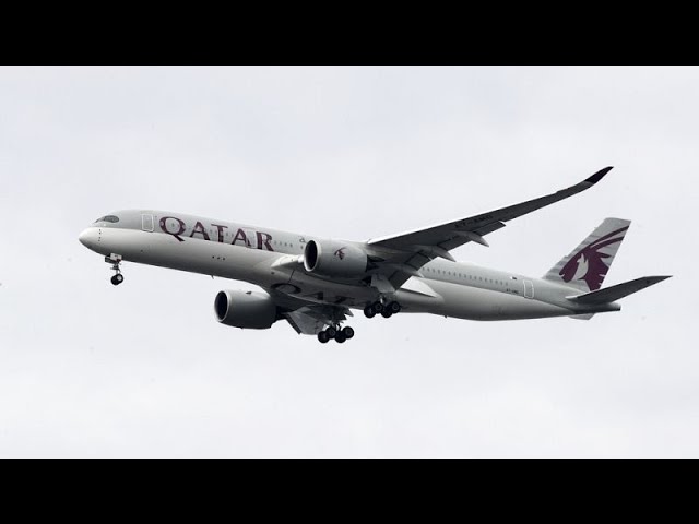⁣Fuertes turbulencias en un vuelo de Qatar a Irlanda: Al menos 12 heridos