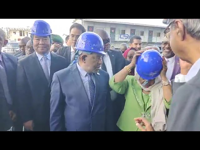 ⁣Visite du président de la république azali assoumani a l'hôpital elmaarouf