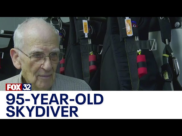 ⁣Korean War vet skydives for his 95th birthday