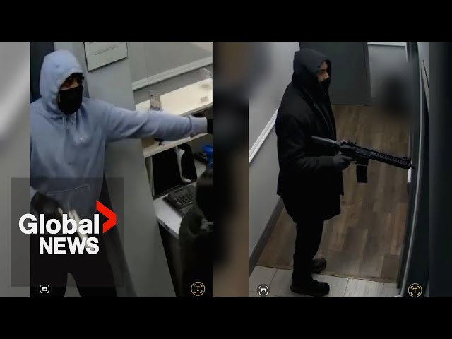 ⁣2 gunmen threaten business owner in Surrey, BC: "Pick up my boss’ phone call"
