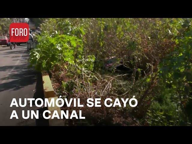 ⁣Taxi cae a un canal en la alcaldía Tláhuac, CDMX - Expreso de la Mañana