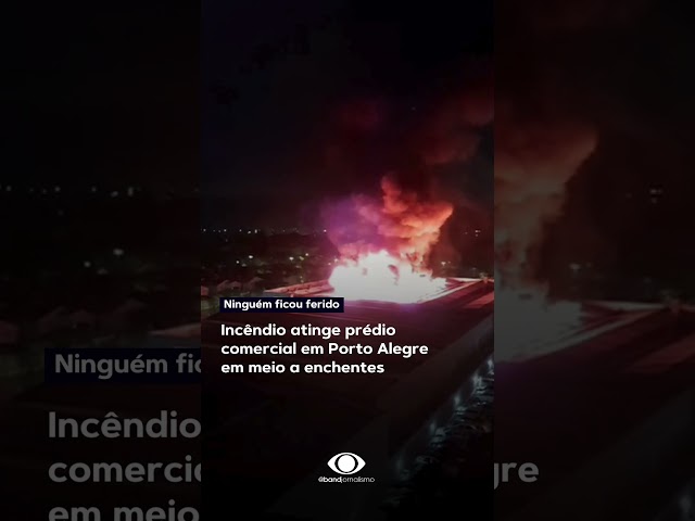⁣Um incêndio de grandes proporções atingiu um prédio comercial na zona norte de Porto Alegre #shorts