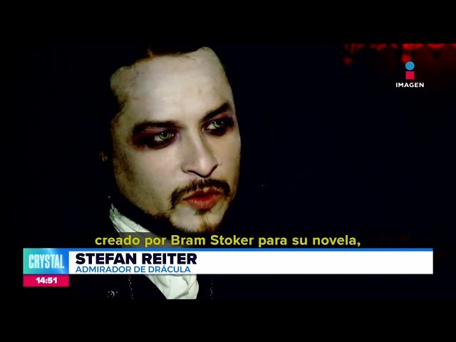 ⁣Stefan ha adoptado al vampirismo como un estilo de vida | Noticias con Crystal Mendivil