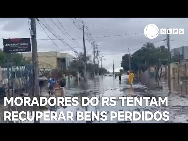 ⁣Moradores continuam trabalho de limpeza no RS