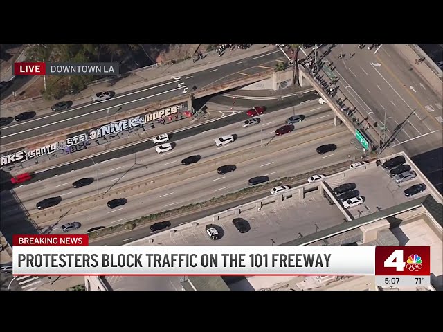 ⁣Parts of 101 Freeway in downtown LA blocked temporarily by protesters