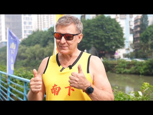⁣Finnish man fond of dragon boat race in China