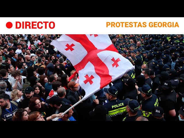⁣GEORGIA  EN DIRECTO: PROTESTAS tras el RECHAZO del PARLAMENTO al VETO a la "LEY RUSA" | RT