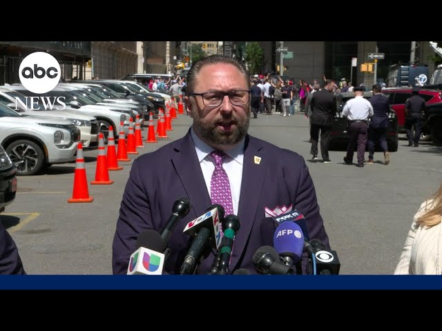 ⁣Trump aide holds press conference outside NYC courthouse