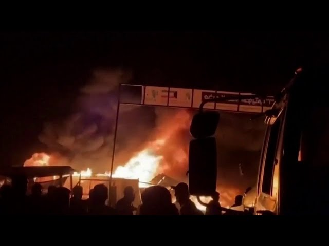 ⁣Rafah : des débris de missiles à l'origine de l'incendie