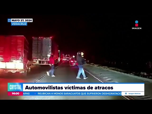 ⁣VIDEO: Sujetos aprovechan el tránsito para robar