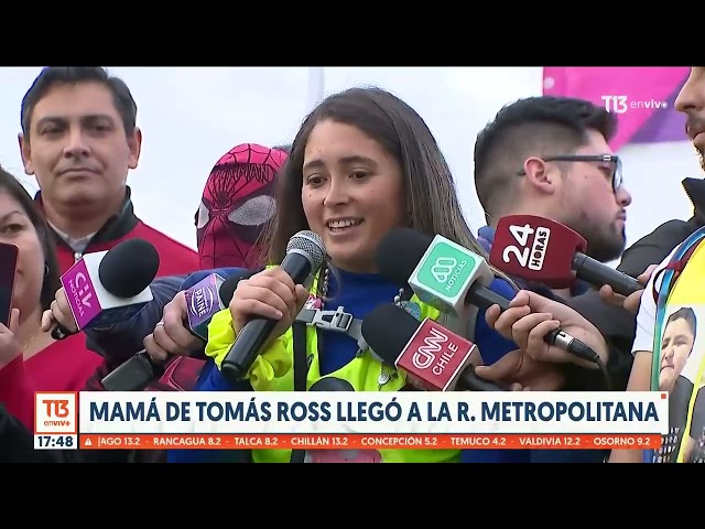 ⁣Padres de Tomás Ross llegaron a la región Metropolitana luego de caminar desde Ancud