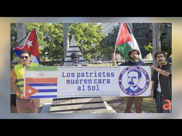 ⁣Grupo defensores del comunismo y Pro Palestina profanaron el busto de Martí en Coral Gables