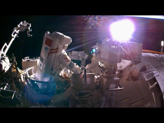 ⁣Shenzhou-18 crew conducts their first spacewalk