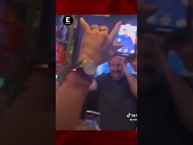 ⁣Alfonso Herrera se sorprende al escuchar a RBD en un restaurante; ésta fue su reacción