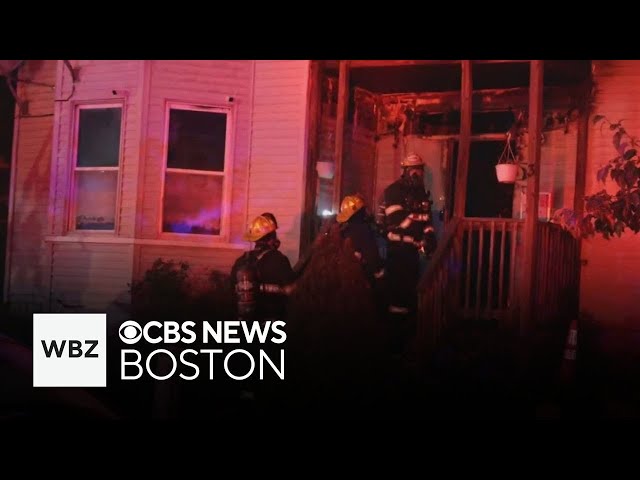 ⁣2 killed, 2 firefighters hurt in Worcester house fire