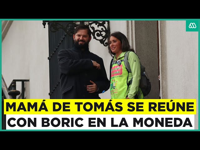 ⁣Mamá de Tomás llega a La Moneda para reunirse con el presidente Boric
