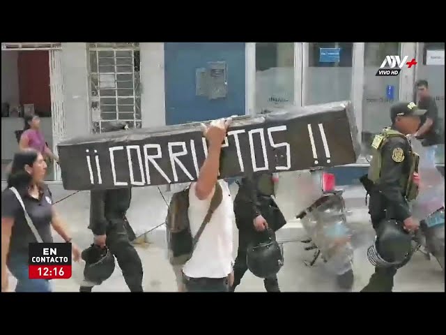 Tumbes: Ciudadanos protestan con ataúd pidiendo mejoras para hospital