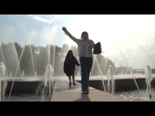 No Comment : une chaleur anormale à Saint-Pétersbourg, en Russie