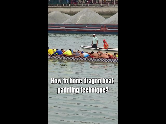 ⁣How dragon boat team practices paddling technique