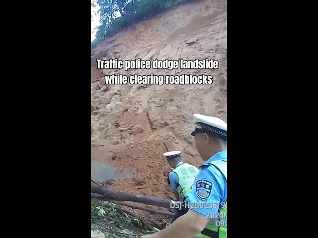 ⁣Traffic police dodge landslide while clearing roadblocks