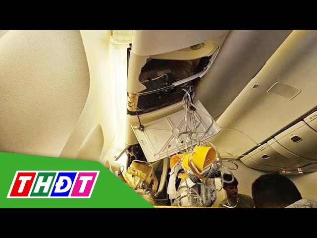 ⁣Lý do hành khách Singapore Airlines bị hất tung | THDT