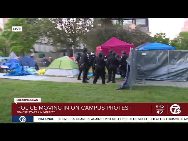 ⁣Police moving in on campus protest