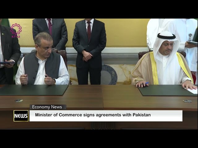 ⁣Minister of Commerce signs agreements with Pakistan