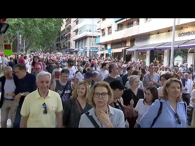 ⁣Más de 10.000 personas se manifiestan en Mallorca por el turismo masivo y sus implicaciones