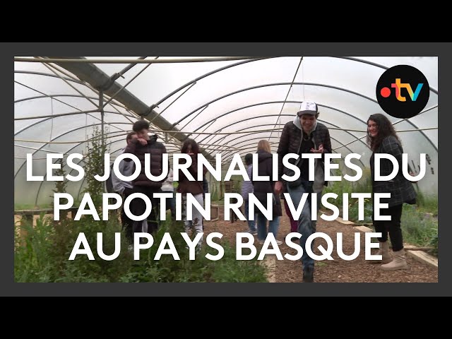 ⁣Les journalistes atypiques du Papotin en visite à Hasparren
