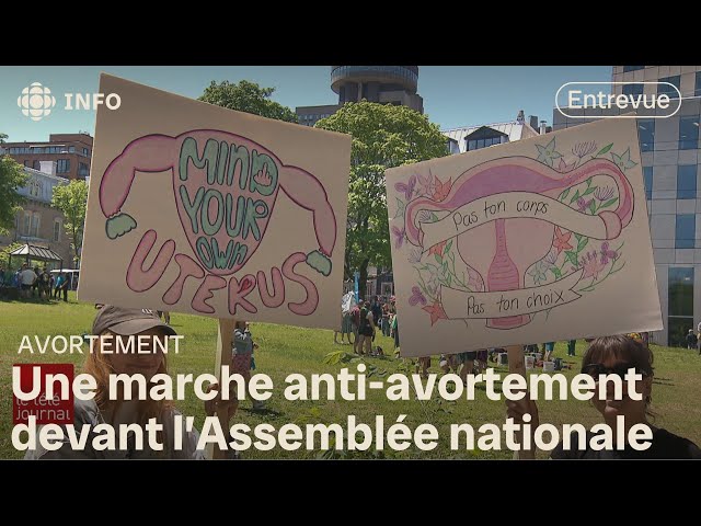 ⁣Manifestation pour et contre le droit à l'avortement à Québec