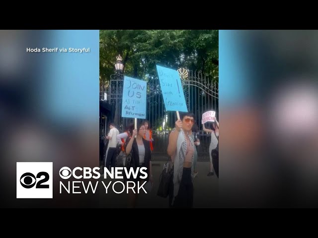 ⁣Pro-Palestinian demonstrators picket outside Columbia University