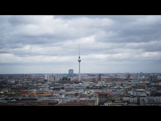 ⁣Tausende protestieren in Berlin gegen hohe Mieten