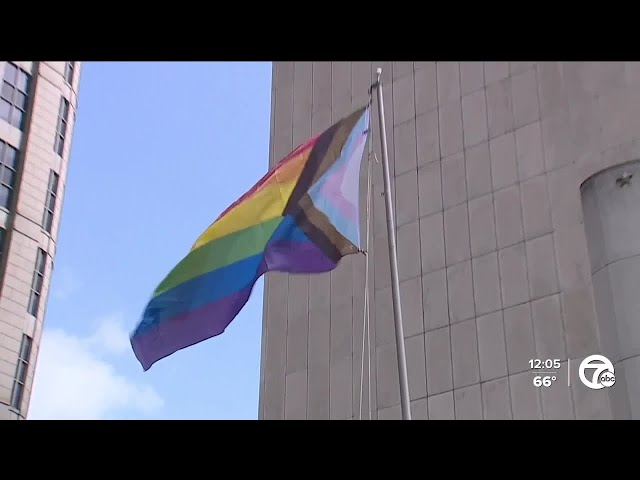⁣Mayor Duggan raises Pride Flag in Detroit