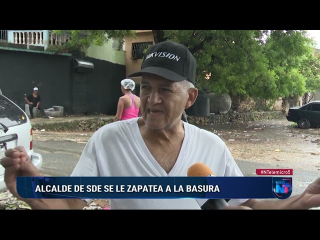 Alcaldía de SDE retira la basura de los contenedores