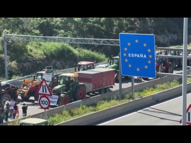 ⁣Фермеры заблокировали погранпереходы между Испанией и Францией