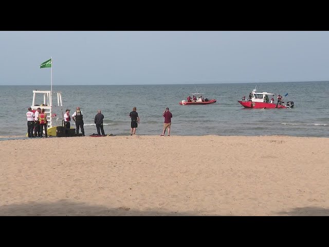 ⁣Evanston beaches shut down when it was believed a swimmer went missing