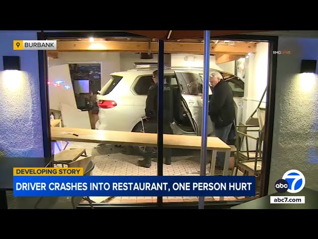 ⁣Driver crashes into restaurant in Burbank, one person hurt