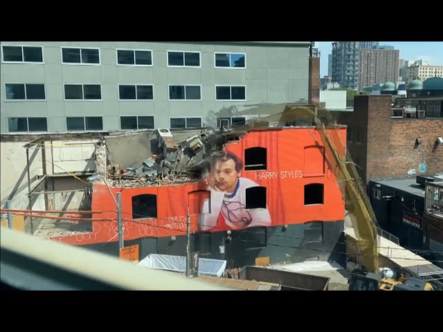 ⁣TIMELASPE: Harry Styles mural demolished in Toronto