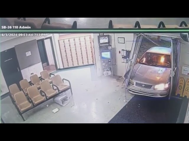⁣Half naked man crashed car into Florida jail