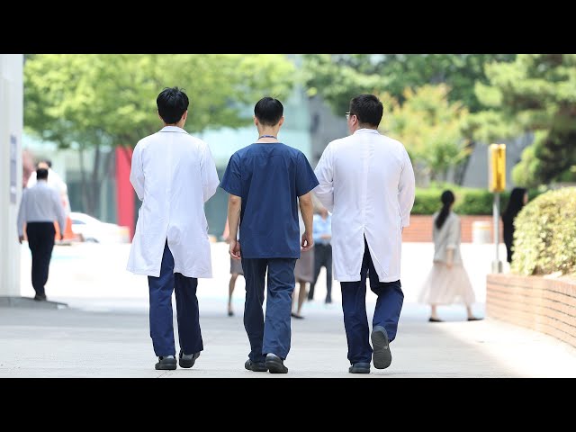 ⁣'사직 허용한 날' 전공의 8명 복귀…93%는 미복귀 / 연합뉴스TV (YonhapnewsTV)