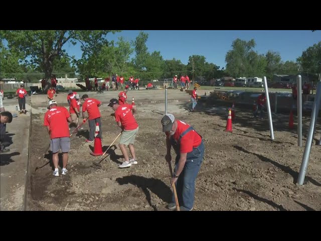 ⁣Aurora elementary school gets new playground thanks to nonprofit Kaboom, Denver Broncos Foundation